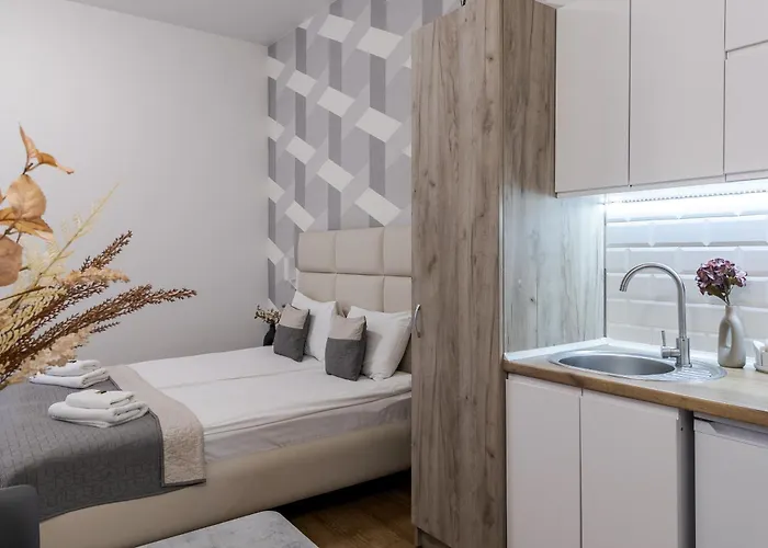 Demar Chehova Апартаменти *